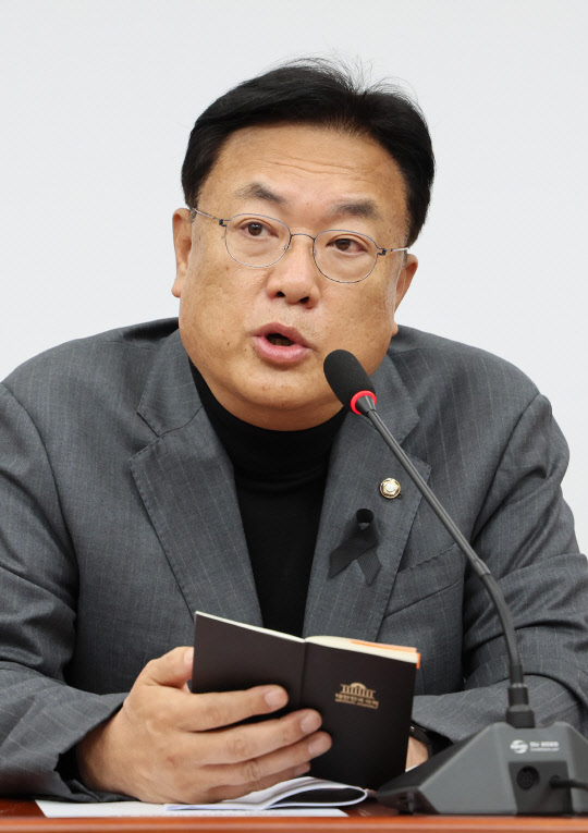 정진석 국민의힘 비상대책위원장이 7일 오전 서울 여의도 국회 본관에서 열린 당 비대위원회의에서 발언하고 있다.<연합뉴스>